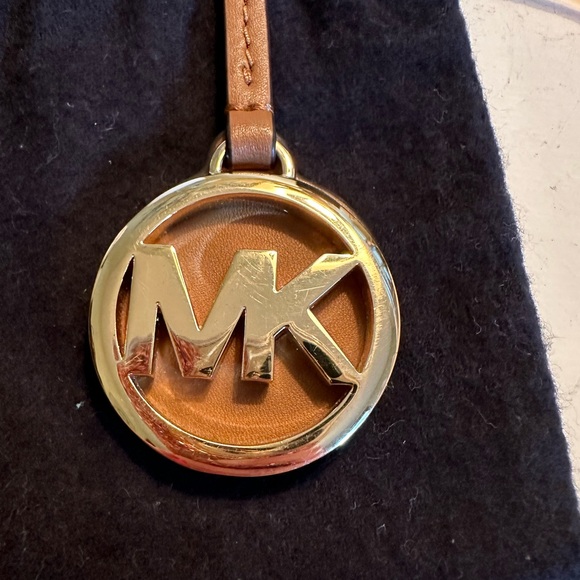 Michael Kors bag charm with brown leather backing EUC - Picture 6 of 6